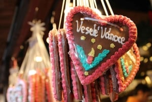 Prague: Christmas Markets Tour with Photoshoot & Wine