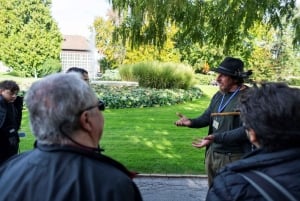 Prague: City Highlights By Bus, Boat, and on Foot