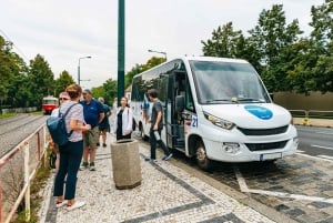 Prague: Castle Entry Ticket with Guide and River Cruise