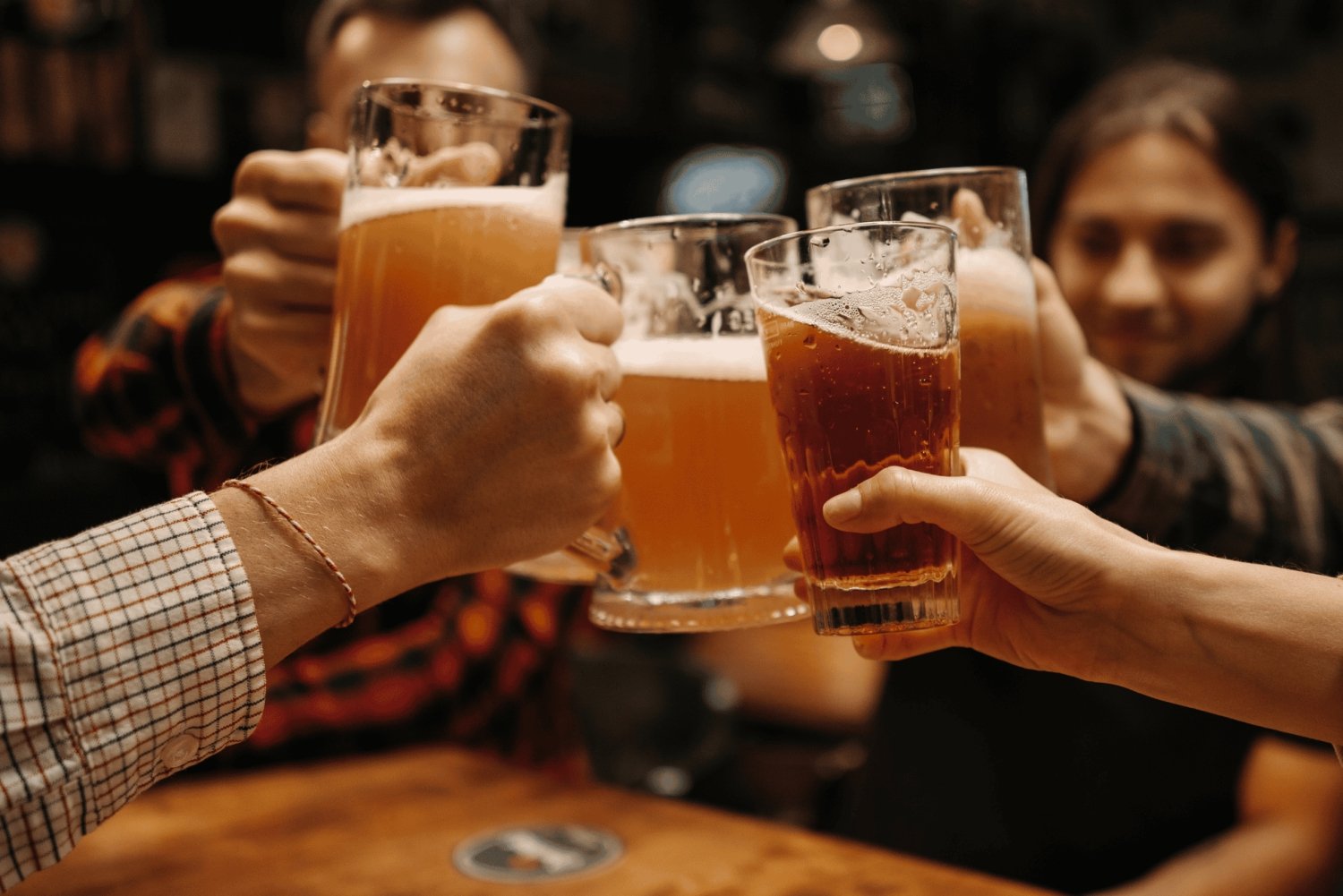 Praha: Beer Garden: Craft Beer Tour 8 tšekkiläistä olutta, hanahuone ja olutpuutarha.