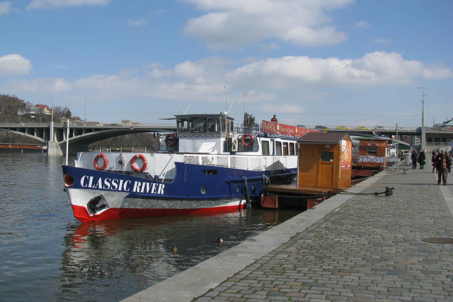 Praga: crociera con cena e servizio di prelievo e rientro in hotel