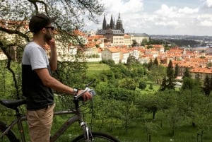 Prague: Stunning Viewpoints, Castle, City & Park E-Bike Tour