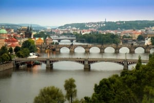 Prague: Stunning Viewpoints, Castle, City & Park E-Bike Tour