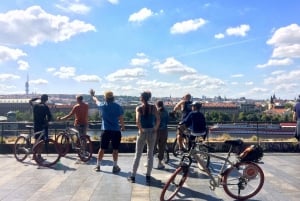 Prague: Stunning Viewpoints, Castle, City & Park E-Bike Tour