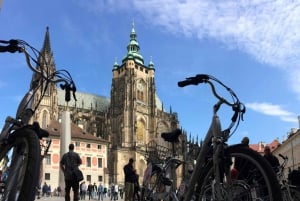 Prague: Stunning Viewpoints, Castle, City & Park E-Bike Tour