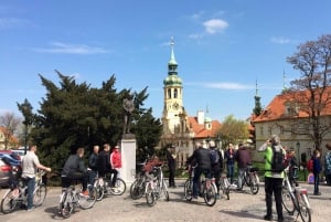 Prague: Stunning Viewpoints, Castle, City & Park E-Bike Tour