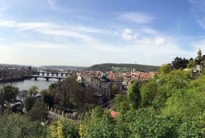 Prague: Stunning Viewpoints, Castle, City & Park E-Bike Tour