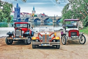Praga: Castelo de Karlstejn, um conto de fadas, num carro de estilo retro