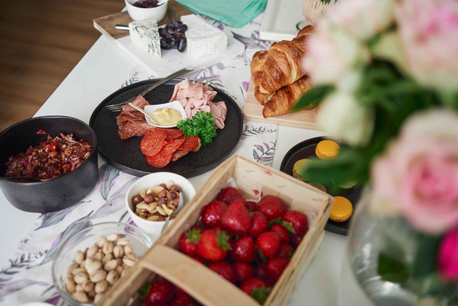 Prague: Farmers Market and Brunch Class with Celebrity Chef