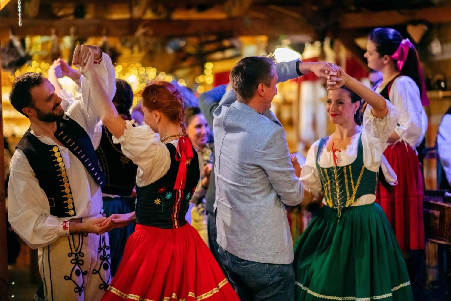 Prague: Folkloric Dinner Show with Unlimited Drinks
