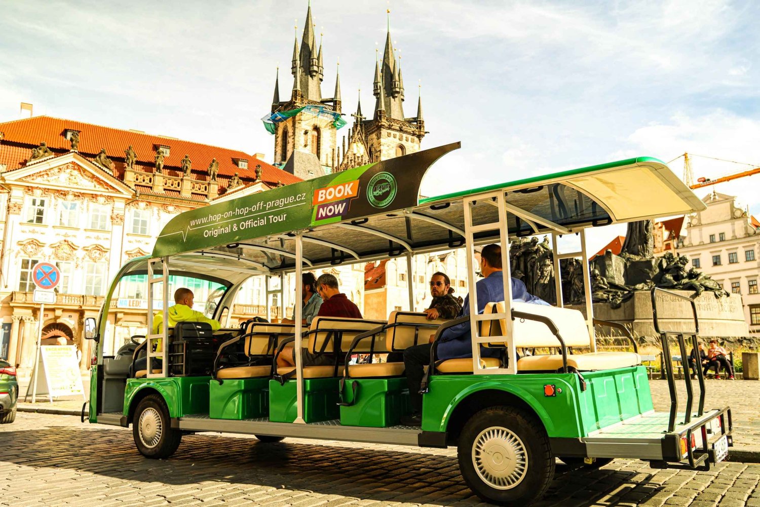Prag: Heldags Hop-On-Hop-Off-billet til e-bus med audioguide