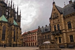 Prague: Grand City Tour by Bus and by Foot