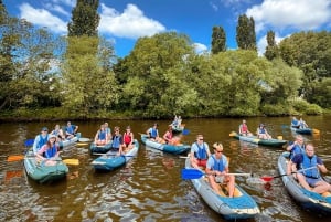 Praga: Passeio de canoa guiado com surpresa local no final