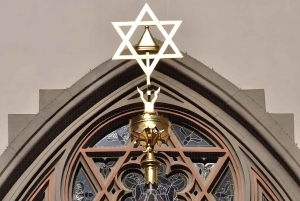 Prague: Guided Tour inside the Jewish Cemetery & Synagogues