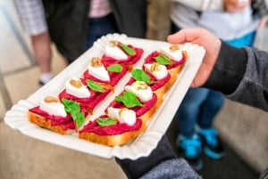 Prague: Food and Beer Guided Walking Tour with Tastings