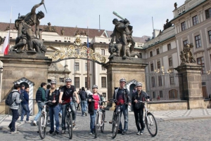 Prag: Kleine Gruppe oder private Tour mit dem Fahrrad durch die Stadtführung