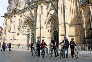 Prag: Kleine Gruppe oder private Tour mit dem Fahrrad durch die Stadtführung