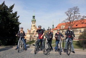 Prag: Kleine Gruppe oder private Tour mit dem Fahrrad durch die Stadtführung