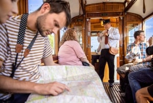 Prag: Hop-on Hop-Off Ticket für die historische Straßenbahn der Linie 42