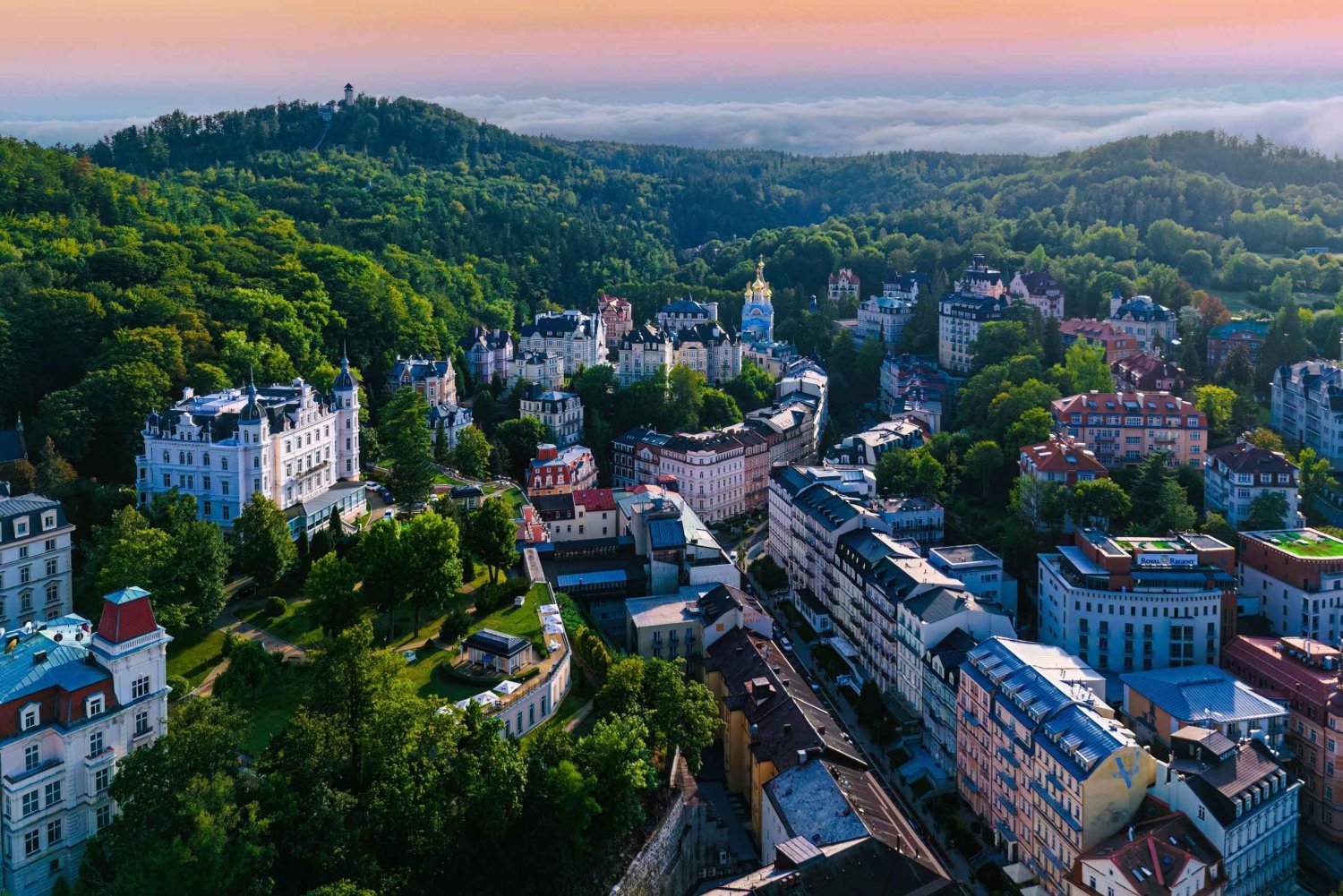 Prag: Karlovy Vary & Loket-tur med varma källor och slott