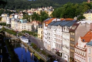 Prague: Karlovy Vary Tour with Lunch and Moser Museum Visit