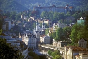 Prague: Karlovy Vary Tour with Lunch and Moser Museum Visit