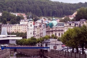 Prague: Karlovy Vary Tour with Lunch and Moser Museum Visit