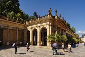 Prague: Karlovy Vary Tour with Lunch and Moser Museum Visit