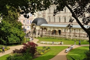 Prague: Karlovy Vary Tour with Lunch and Moser Museum Visit