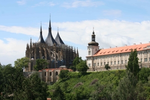 Praga: Kutná Hora, Catedral de Santa Bárbara e Igreja dos Ossos