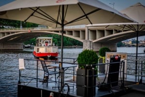 Praag: lunchrondvaart over de Moldau met driegangenmenu