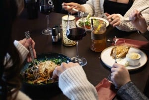 Praag: lunchrondvaart over de Moldau met driegangenmenu