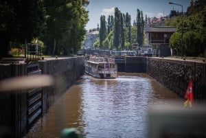 Prague: Lunch Cruise on Vltava River with open Buffet