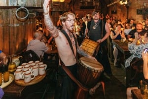 Prague: Medieval Dinner with Unlimited Drinks