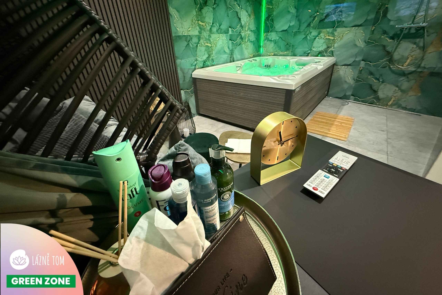 Praag: moderne privéspa met jacuzzi en sauna