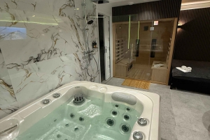 Praag: moderne privéspa met jacuzzi en sauna