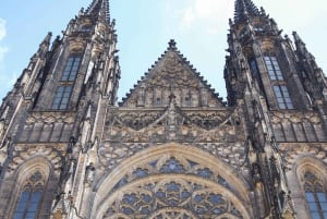 Prahas vakreste spasertur: utsikt over slottet og klostret i Praha