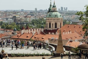 Prahas vakreste spasertur: utsikt over slottet og klostret i Praha
