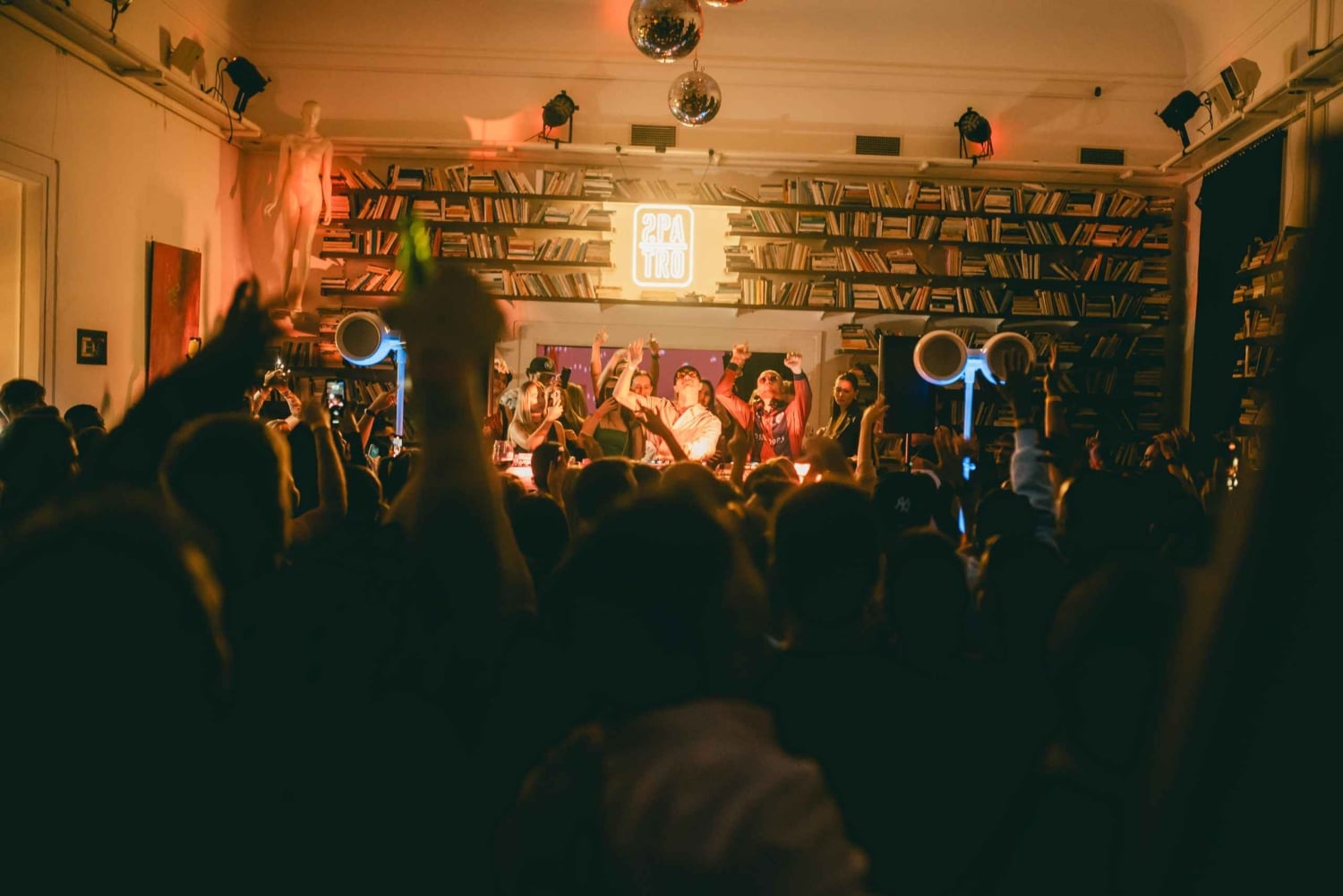 Prag: Nyårsafton klubb-crawl med 2 timmars öppen bar och DJ:s