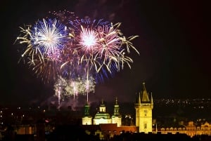 Prag: Silvester-Bootsfahrt mit Dinner und Getränken
