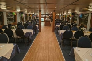 Prag: Silvester-Bootsfahrt mit Dinner und Getränken