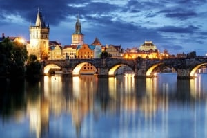 Prag: Silvester-Bootsfahrt mit Dinner und Getränken