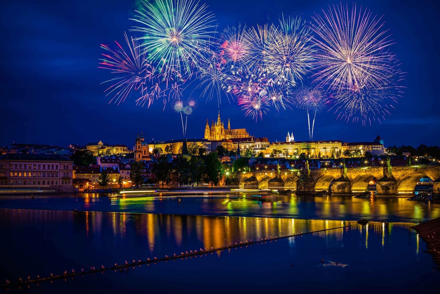 Praga: crociera di Capodanno all-inclusive con cena e bevande