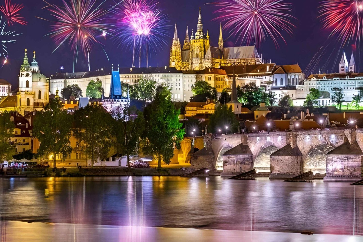 Prague: New Year's Eve Dinner Cruise with Unlimited Drinks
