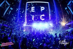 Pub Crawl di Praga a Capodanno con Open Bar e Ingresso al Club