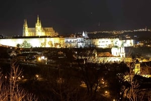 Praga: Nocny spacer po Zamku Praskim z widokiem na miasto