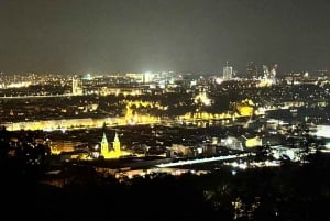 Praga: Nocny spacer po Zamku Praskim z widokiem na miasto