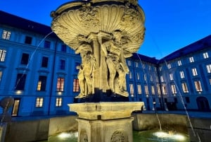 Praga: Nocny spacer po Zamku Praskim z widokiem na miasto