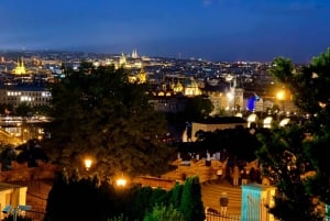 Praga: Nocny spacer po Zamku Praskim z widokiem na miasto