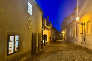 Praga: Nocny spacer po Zamku Praskim z widokiem na miasto